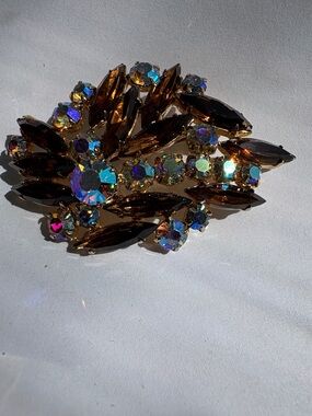Elegant Mid-Century Vintage Crystal Spray Brooch #112
